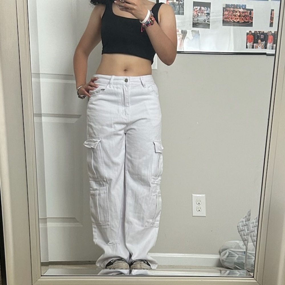 White cargo jeans 🥥